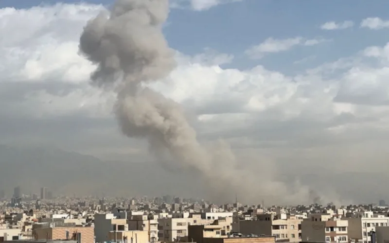 আবারও ইরানে ইসরায়েলের ক্ষেপণাস্ত্র হামলা: দেশজুড়ে জরুরি সতর্কতা, স্কুল-জনসমাগম বন্ধ