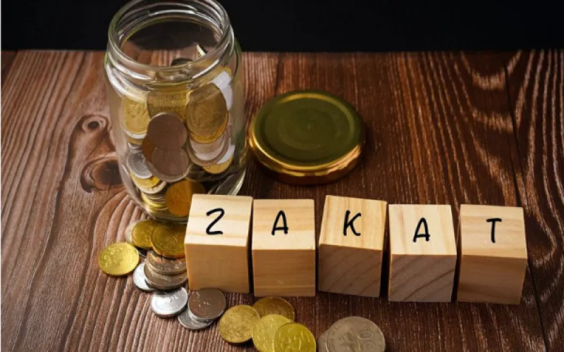 জাকাতের টাকা দিয়ে শাড়ি-লুঙ্গি কিনে দিলে কি জাকাত আদায় হবে? যা বলছেন আলেমরা