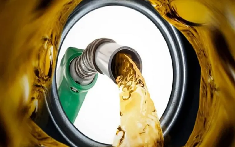 জ্বালানি তেলের দাম লাফিয়ে বৃদ্ধি: ডিজেল-অকটেন-পেট্রলে লিটারে ১৫–২০ টাকা পর্যন্ত বাড়ল