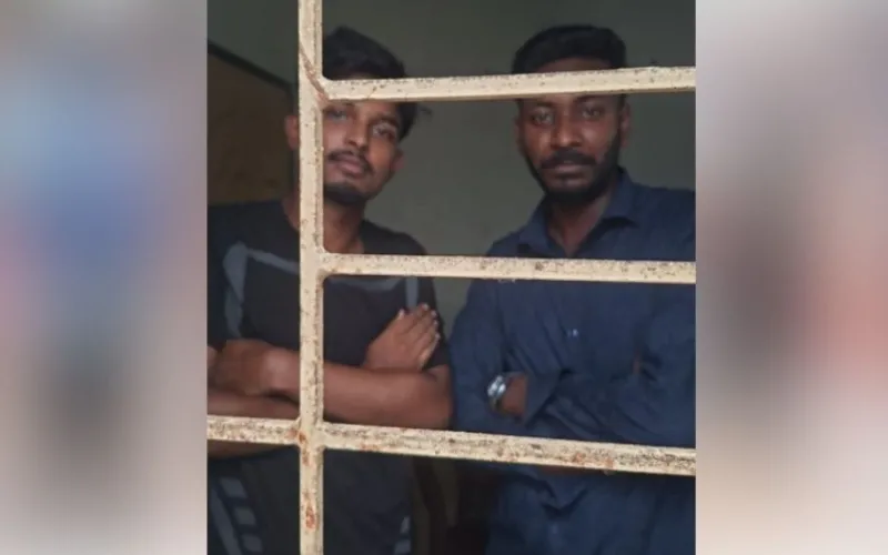 দোহারে ব্যবসায়ীকে দোকান থেকে তুলে হাতুড়ি দিয়ে মারধর, আটক ২